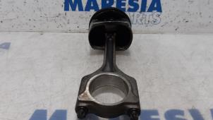 Kolben van een Peugeot 207/207+ (WA/WC/WM) 1.4 16V VTi 2009