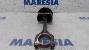 Kolben van een Peugeot 207/207+ (WA/WC/WM) 1.4 16V VTi 2009
