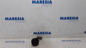 Kolben van een Peugeot 207/207+ (WA/WC/WM) 1.4 16V VTi 2009