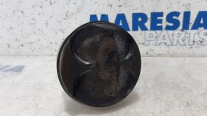 Kolben van een Peugeot 207/207+ (WA/WC/WM) 1.4 16V VTi 2009