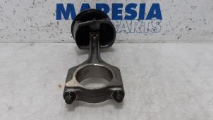 Kolben van een Peugeot 207/207+ (WA/WC/WM) 1.4 16V VTi 2009