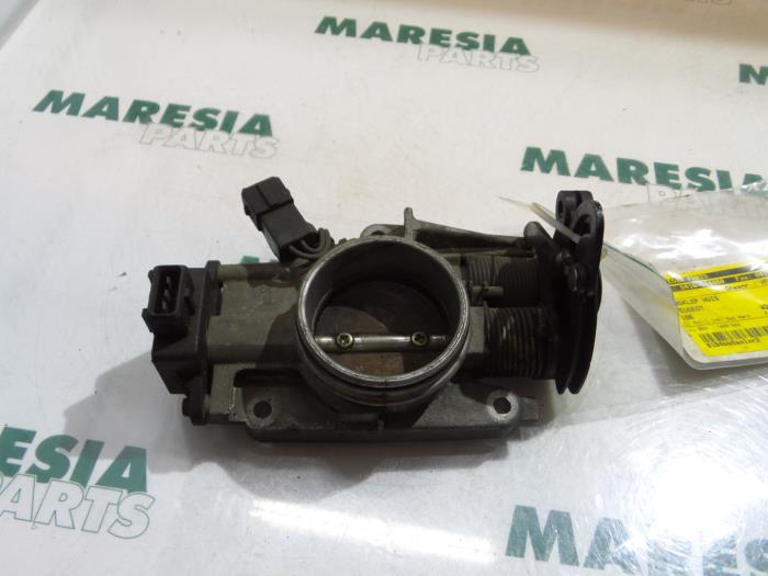 Gebrauchte Drosselklappengehäuse Peugeot 106 Preis € 40,00 Margenregelung angeboten von Maresia Parts