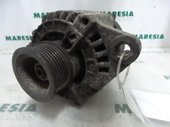 Begagnade Dynamo Alfa Romeo 155 (167) 2.0 Twin Spark 16V Pris € 40,00 Marginaltabell erbjuds av Maresia Parts
