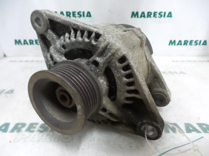Usagé Dynamo Alfa Romeo 146 (930B) 1.6 Twin Spark 16V Prix € 40,00 Règlement à la marge proposé par Maresia Parts