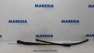 Used Front wiper arm Citroen C4 Grand Picasso (UA) 1.6 HDiF 16V 110 Price € 20,00 Margin scheme offered by Maresia Parts