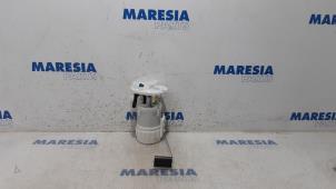 Used Electric fuel pump Renault Kangoo/Grand Kangoo (KW) 1.6 16V Price € 75,00 Margin scheme offered by Maresia Parts