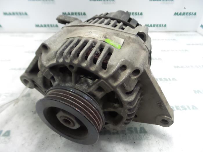 Begagnade Dynamo Renault Express Pris € 48,40 Inklusive moms erbjuds av Maresia Parts