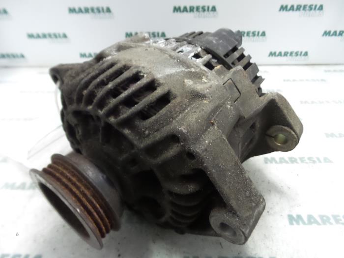 Gebrauchte Dynamo Renault Safrane I 2.2i Si 8V Preis € 50,00 Margenregelung angeboten von Maresia Parts