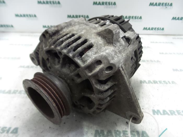 Gebrauchte Dynamo Renault Safrane I 2.2i Si 8V Preis € 50,00 Margenregelung angeboten von Maresia Parts