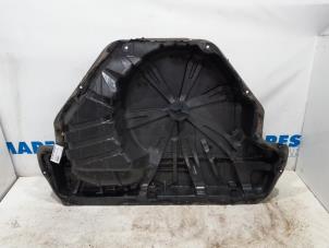 Used Spare wheel holder Renault Megane III Grandtour (KZ) 1.4 16V TCe 130 Price € 98,00 Margin scheme offered by Maresia Parts