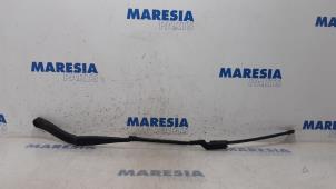 Used Front wiper arm Renault Trafic (1FL/2FL/3FL/4FL) 1.6 dCi 95 Price € 30,25 Inclusive VAT offered by Maresia Parts