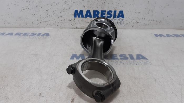 Piston d'un Fiat Ducato (250) 3.0 D 177 MultiJet II Power 2013