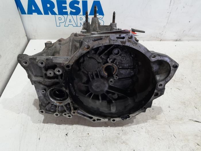 Gearbox from a Peugeot 4007 (VU/VV) 2.2 HDiF 16V 2011