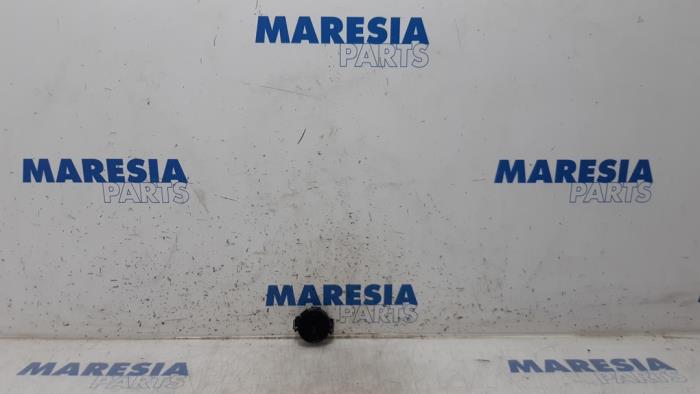 Begagnade Regnsensor Renault Megane III Berline (BZ) 1.4 16V TCe 130 Pris € 15,00 Marginaltabell erbjuds av Maresia Parts