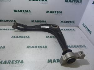Used Front lower wishbone, left Peugeot 407 SW (6E) 2.0 16V Price € 40,00 Margin scheme offered by Maresia Parts