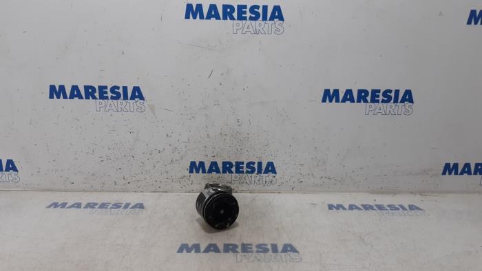 Used Piston Citroen Berlingo 1.6 HDi 90 Price € 50,00 Margin scheme offered by Maresia Parts