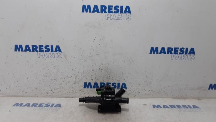 Gebrauchte Thermostatgehäuse Citroen Berlingo 1.6 HDi 90 Preis € 44,99 Margenregelung angeboten von Maresia Parts