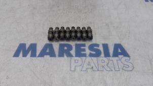 Used Rocker arm Peugeot 508 SW (8E/8U) 1.6 HDiF 16V Price € 25,00 Margin scheme offered by Maresia Parts