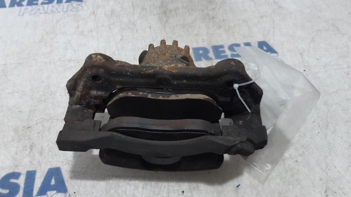 Front brake calliper, left from a Renault Trafic (1FL/2FL/3FL/4FL) 1.6 dCi 95 2017