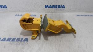 Used Set of hinges Renault Trafic (1FL/2FL/3FL/4FL) 1.6 dCi 95 Price € 127,05 Inclusive VAT offered by Maresia Parts
