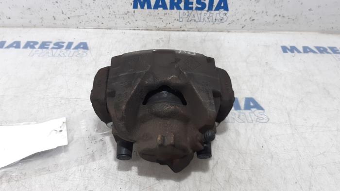 Gebrauchte Bremszange rechts vorne Renault Megane III Berline (BZ) 1.4 16V TCe 130 Preis € 25,00 Margenregelung angeboten von Maresia Parts