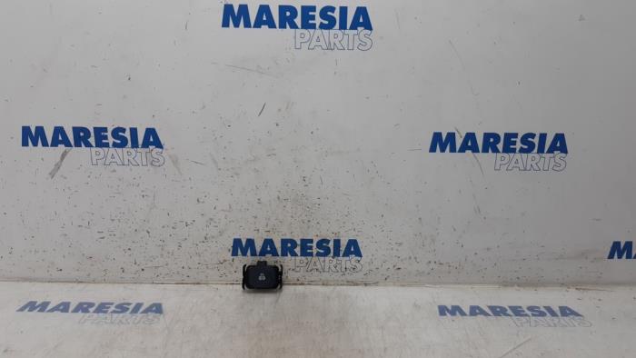 Begagnade Regnsensor Peugeot 3008 I (0U/HU) 1.6 16V THP 155 Pris € 20,00 Marginaltabell erbjuds av Maresia Parts