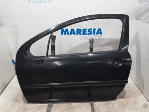 Używane Drzwi lewe wersja 2-drzwiowa Peugeot 207/207+ (WA/WC/WM) 1.6 16V VTi Cena € 105,00 Procedura marży oferowane przez Maresia Parts