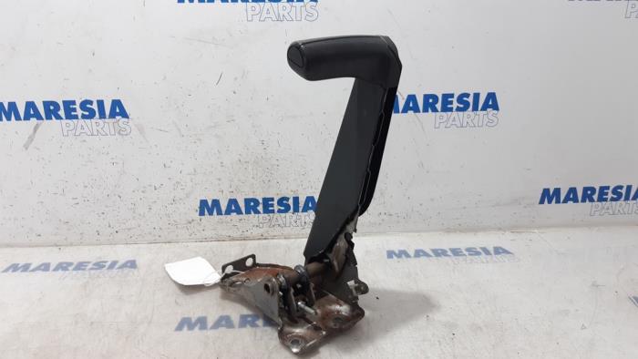 Gebrauchte Handbremsgriff Renault Kangoo/Grand Kangoo (KW) 1.6 16V Preis € 50,00 Margenregelung angeboten von Maresia Parts