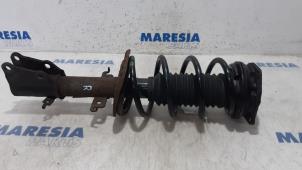 Used Front shock absorber rod, right Renault Kangoo/Grand Kangoo (KW) 1.6 16V Price € 50,00 Margin scheme offered by Maresia Parts