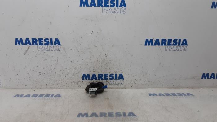 Używane Antena GPS Renault Kangoo Express (FW) 1.5 dCi 90 FAP Cena € 60,50 Z VAT oferowane przez Maresia Parts