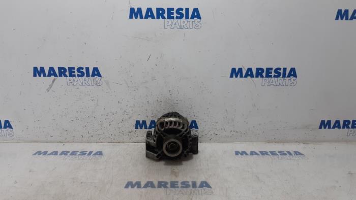 Begagnade Dynamo Fiat Doblo Cargo (263) 1.3 MJ 16V Euro 4 Pris € 127,05 Inklusive moms erbjuds av Maresia Parts