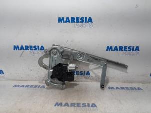 Used Window mechanism 4-door, front right Renault Megane III Grandtour (KZ) 1.4 16V TCe 130 Price € 80,00 Margin scheme offered by Maresia Parts