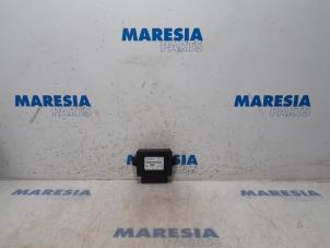 Used Parking brake module Renault Megane III Grandtour (KZ) 1.4 16V TCe 130 Price € 85,00 Margin scheme offered by Maresia Parts