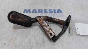 Used Oil suction pipe Peugeot 307 CC (3B) 2.0 16V Price € 15,00 Margin scheme offered by Maresia Parts