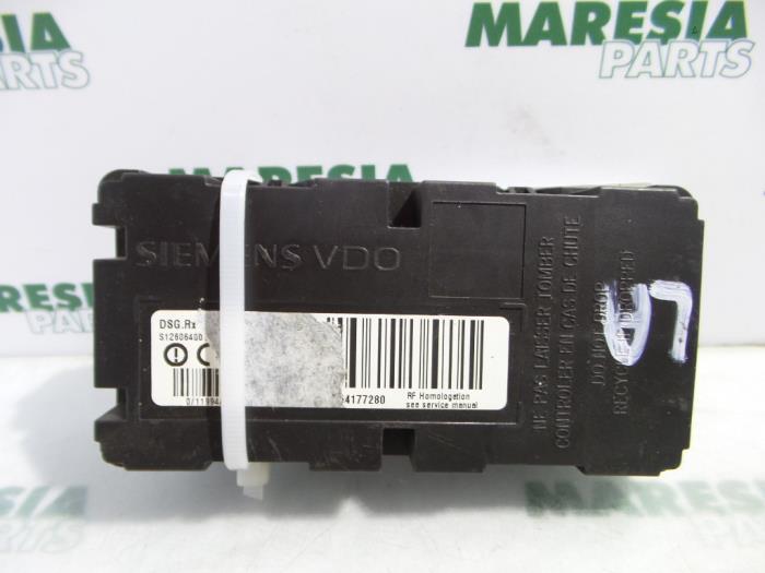 Usagé Ordinateur divers Peugeot 407 SW (6E) 2.0 16V Prix € 50,00 Règlement à la marge proposé par Maresia Parts