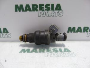 Używane Wtryskiwacz (wtrysk benzyny) Citroen AX Cena € 35,00 Procedura marży oferowane przez Maresia Parts