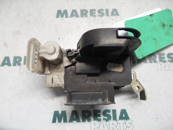 Door lock mechanism 2-door, left from a Fiat Seicento 1998