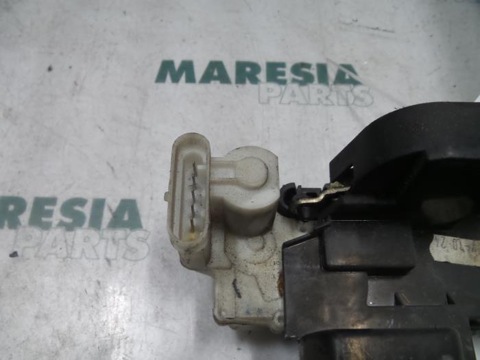 Door lock mechanism 2-door, left from a Fiat Seicento 1998