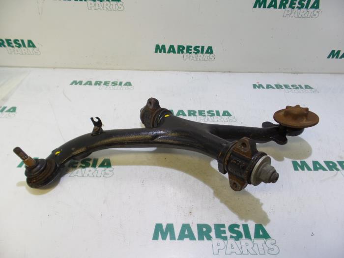 Front upper wishbone, right from a Renault Master III (FD/HD) 2.5 dCi 16V 2002