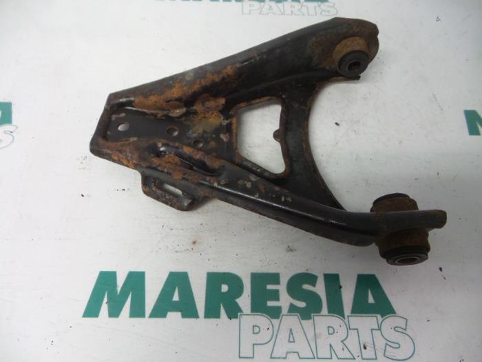Front lower wishbone, left from a Renault Express/Rapid/Extra 1.9 D 1995