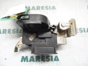 Używane Mechanizm blokady drzwi prawych wersja 2-drzwiowa Fiat Seicento Cena € 20,00 Procedura marży oferowane przez Maresia Parts