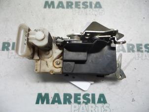 Usagé Serrure portière mécanique 4portes arrière gauche Fiat Multipla (186) 1.9 JTD 110 Prix € 25,00 Règlement à la marge proposé par Maresia Parts