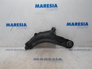 Usagé Bras de suspension bas avant droit Renault Kangoo Express (FW) 1.5 dCi 90 FAP Prix € 75,00 Règlement à la marge proposé par Maresia Parts