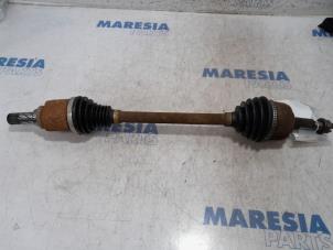 Used Front drive shaft, left Renault Megane III Grandtour (KZ) 1.2 16V TCE 115 Price € 90,00 Margin scheme offered by Maresia Parts