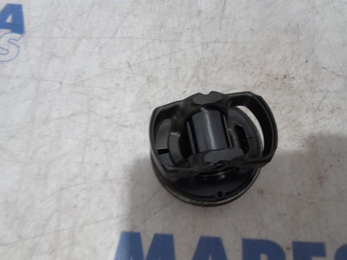 Usagé Piston Renault Kadjar (RFEH) 1.5 dCi DPF Prix € 50,00 Règlement à la marge proposé par Maresia Parts