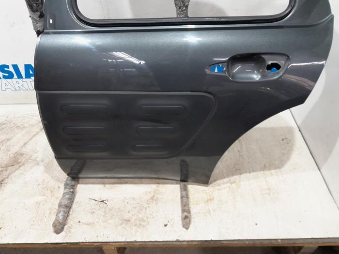 Rear door 4-door, left from a Citroën C4 Cactus (0B/0P) 1.2 PureTech 82 12V 2015