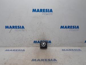 Used Navigation control panel Renault Megane III Grandtour (KZ) 1.2 16V TCE 115 Price € 35,00 Margin scheme offered by Maresia Parts