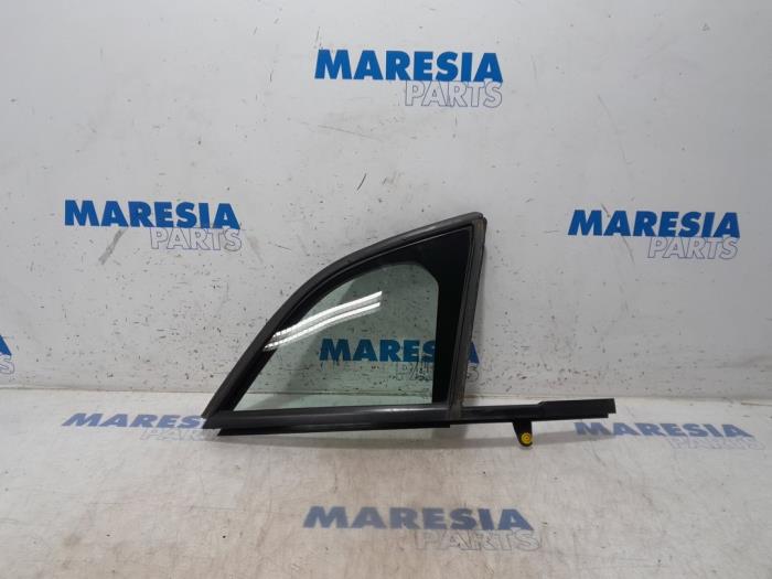 Usados Ventanilla triangular derecha delante Citroen DS3 Cabrio (SB) 1.6 16V VTS THP Precio € 40,00 Norma de margen ofrecido por Maresia Parts