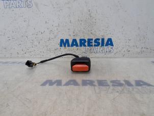 Used Front seatbelt buckle, right Peugeot 208 II (UB/UH/UP) 1.2 Vti 12V PureTech 100 Price € 30,00 Margin scheme offered by Maresia Parts