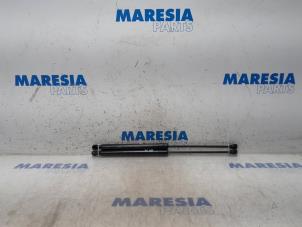 Used Set of tailgate gas struts Peugeot 208 II (UB/UH/UP) 1.2 Vti 12V PureTech 100 Price € 50,00 Margin scheme offered by Maresia Parts